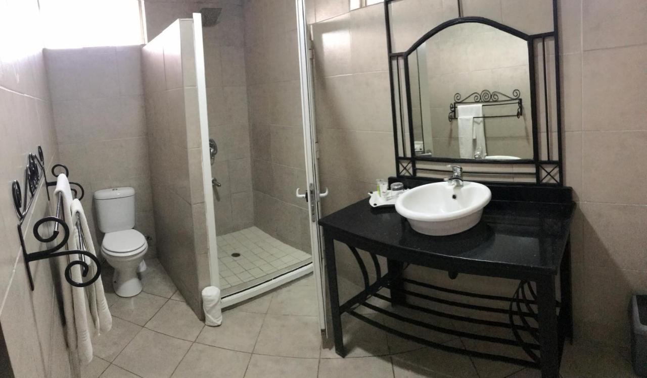 Crescent Lodge Ливингстън Екстериор снимка
