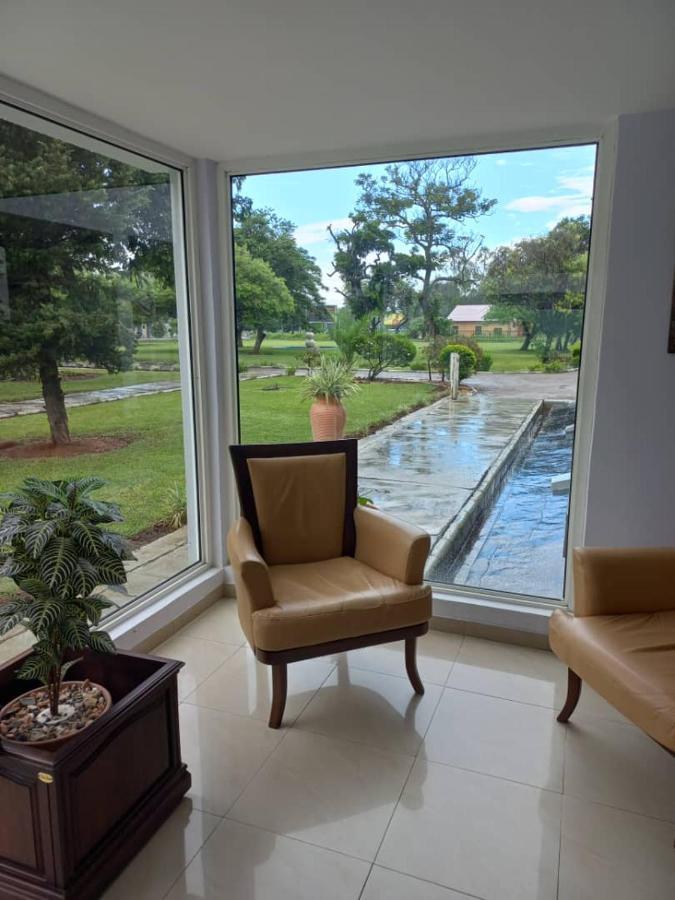 Crescent Lodge Ливингстън Екстериор снимка